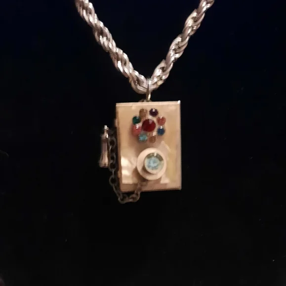 Vintage trinket, pill box Old Timey phone rhinestone pendant and charm - Picture 16 of 16
